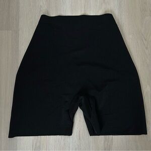 Skims Sheer Sculpt Low Back Short in Onyx size Medium